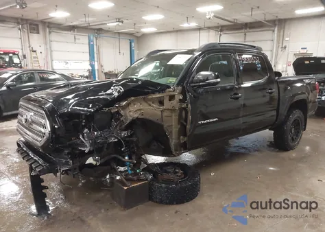 2017 Toyota Tacoma Trd Sport z USA, uszkodzony, nr VIN 3TMCZ5AN8HM059042